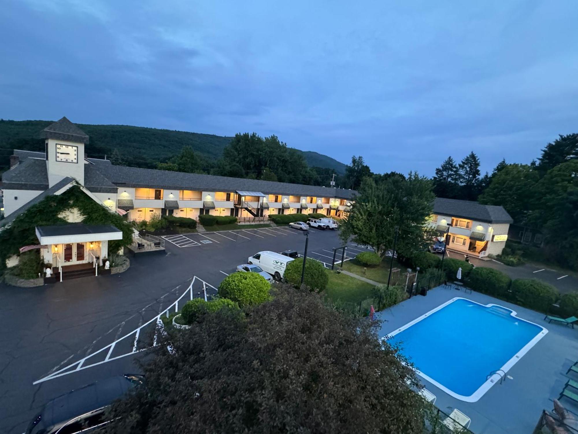 The Black Mountain 2* Brattleboro
